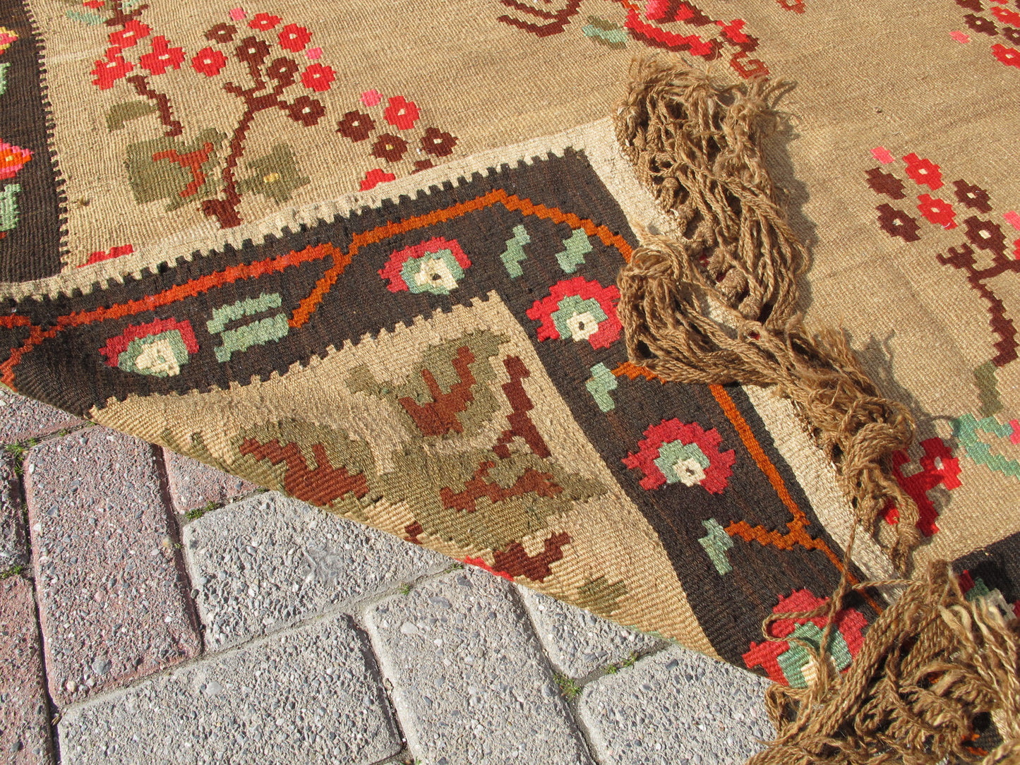 Vintage Turkish Nomadic Kilim Rug - Natural Wool - 5'4'' x 8'4'' (165x255cm)