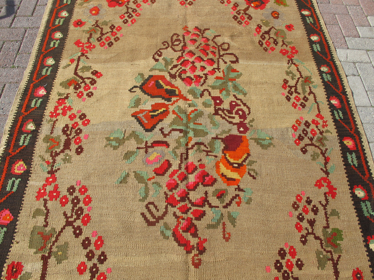 Vintage Turkish Nomadic Kilim Rug - Natural Wool - 5'4'' x 8'4'' (165x255cm)