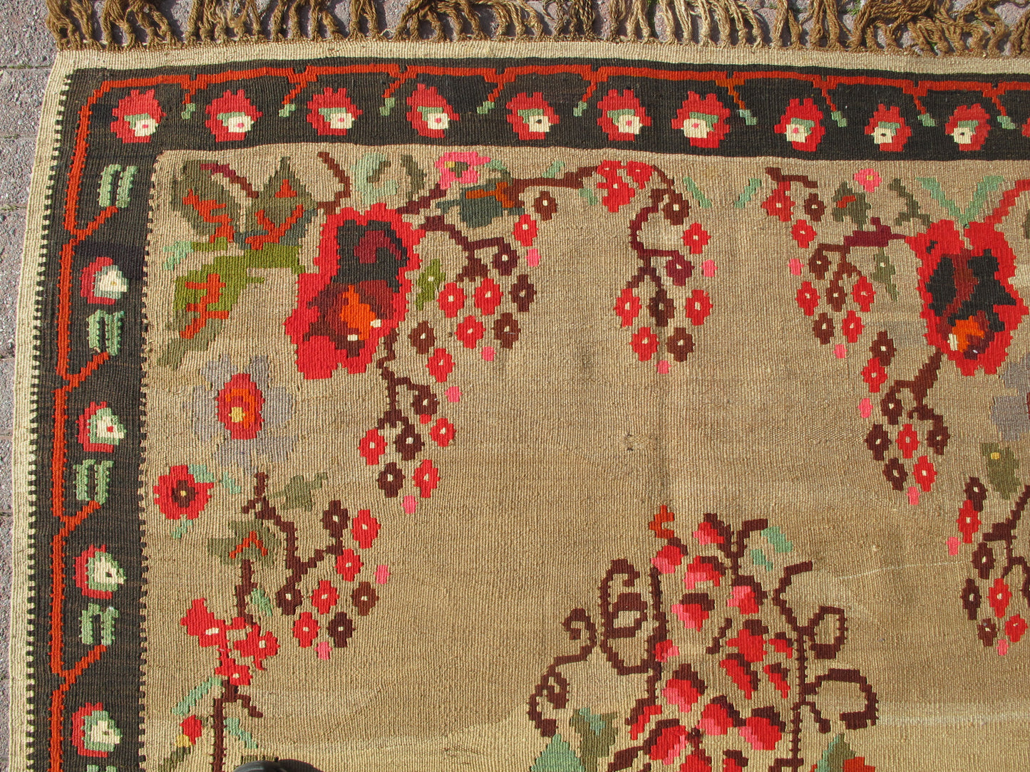 Vintage Turkish Nomadic Kilim Rug - Natural Wool - 5'4'' x 8'4'' (165x255cm)