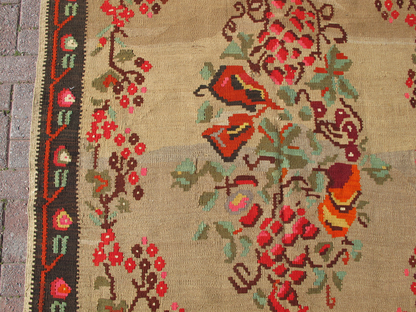 Vintage Turkish Nomadic Kilim Rug - Natural Wool - 5'4'' x 8'4'' (165x255cm)