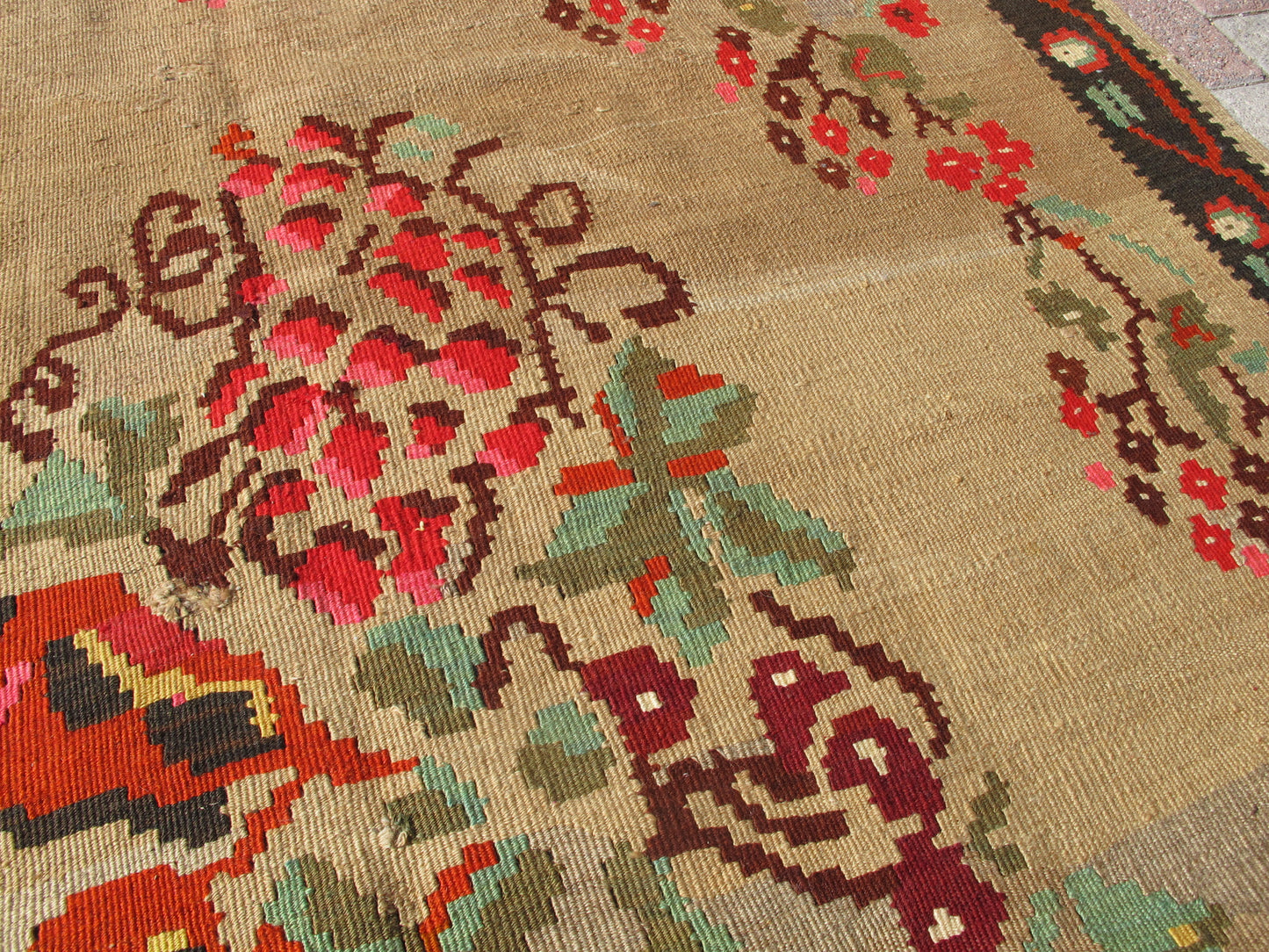 Vintage Turkish Nomadic Kilim Rug - Natural Wool - 5'4'' x 8'4'' (165x255cm)