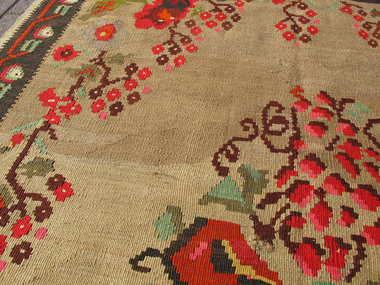 Vintage Turkish Nomadic Kilim Rug - Natural Wool - 5'4'' x 8'4'' (165x255cm)