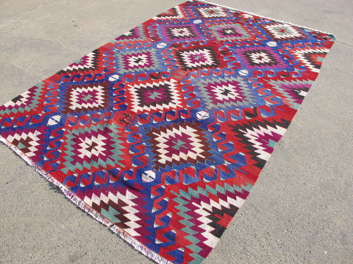 Vintage Turkish Large Kilim Rug - Vibrant Red & Blue - 5'8'' x 8'8'' (173x266cm)