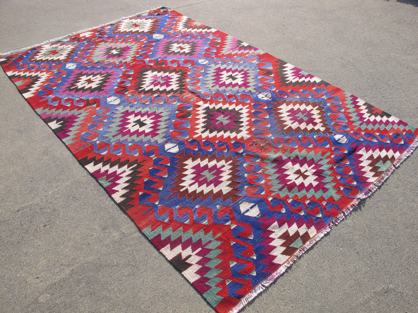 Vintage Turkish Large Kilim Rug - Vibrant Red & Blue - 5'8'' x 8'8'' (173x266cm)
