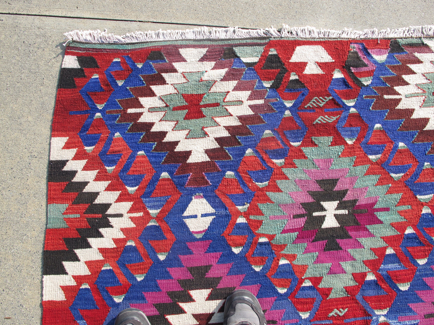 Vintage Turkish Large Kilim Rug - Vibrant Red & Blue - 5'8'' x 8'8'' (173x266cm)