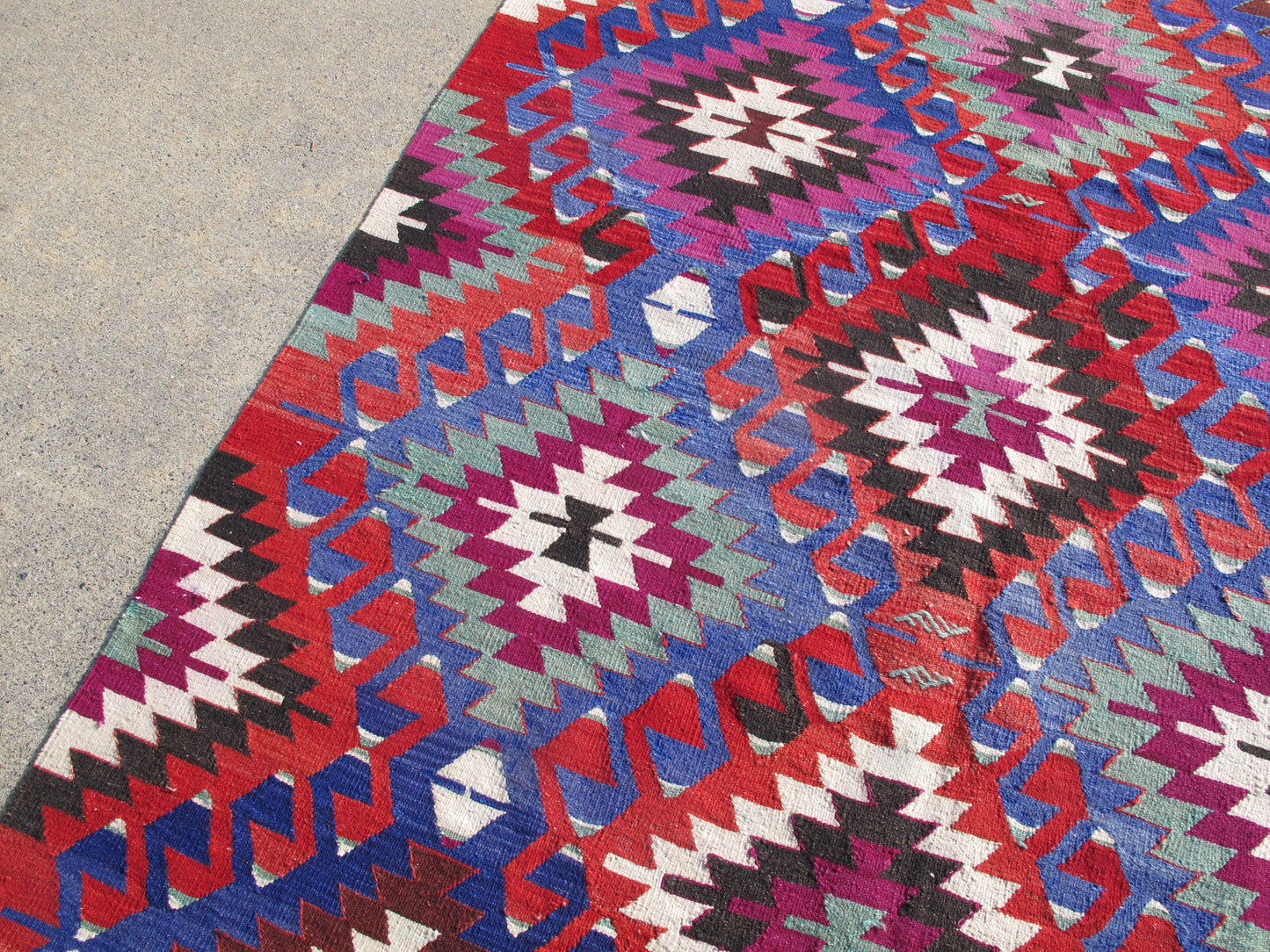 Vintage Turkish Large Kilim Rug - Vibrant Red & Blue - 5'8'' x 8'8'' (173x266cm)