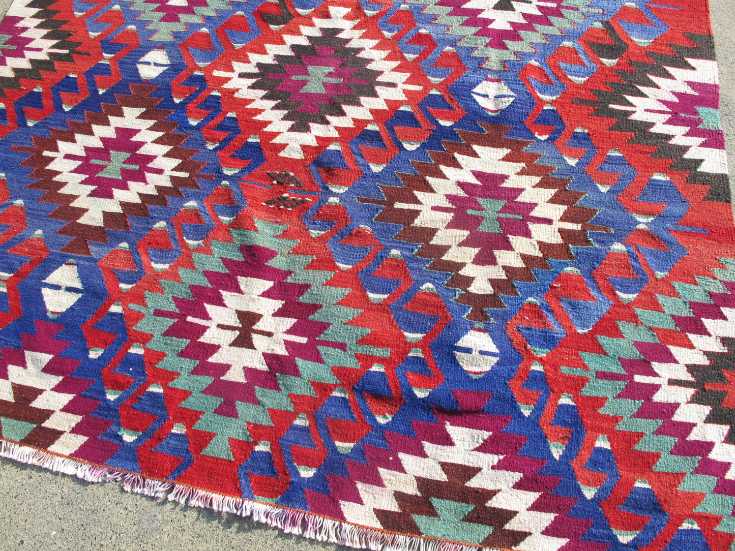 Vintage Turkish Large Kilim Rug - Vibrant Red & Blue - 5'8'' x 8'8'' (173x266cm)