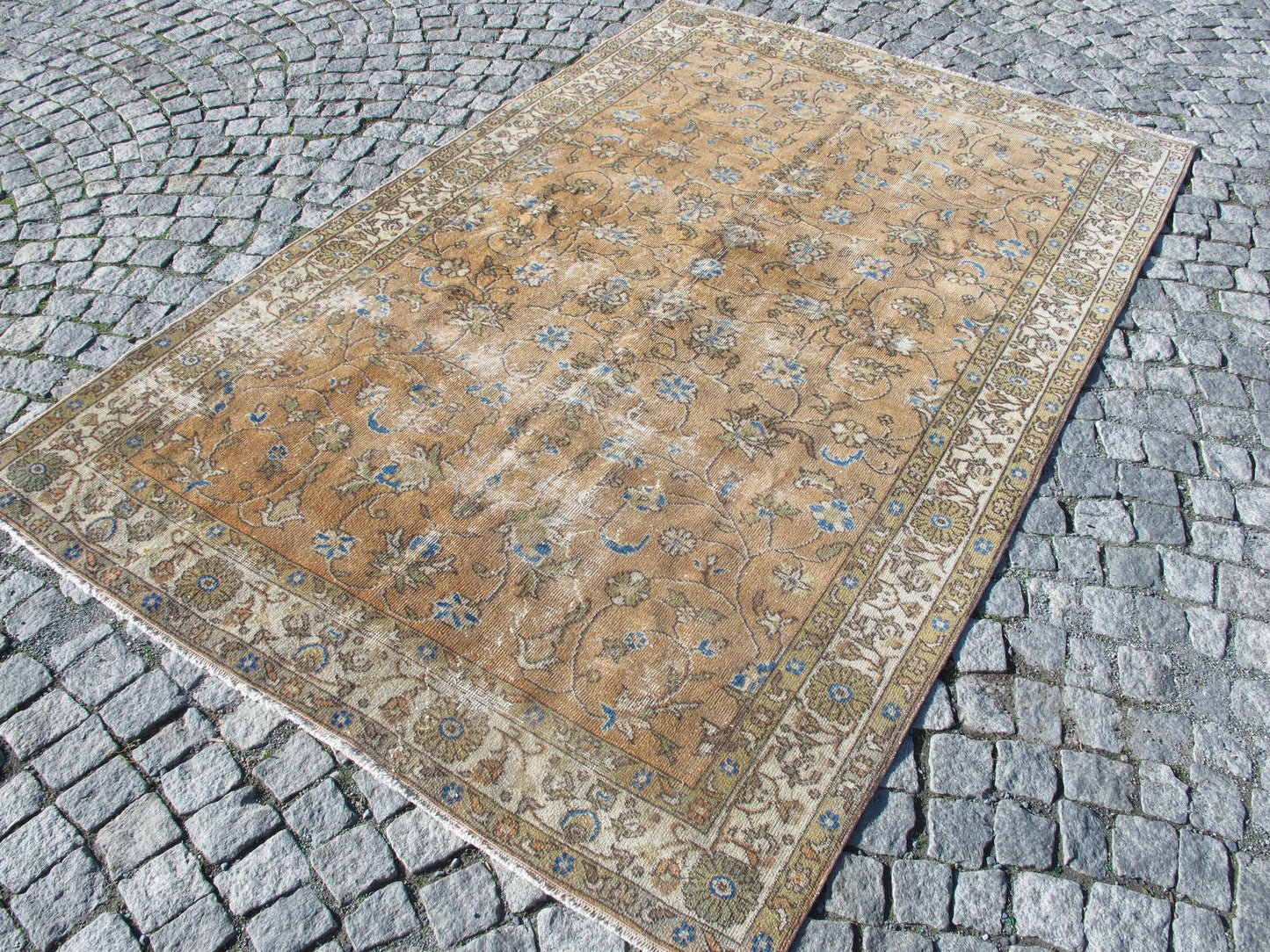 Vintage Traditional Distressed Oushak Rug - Floral - 5'2'' x 8'1'' (160x247cm) - 1960s