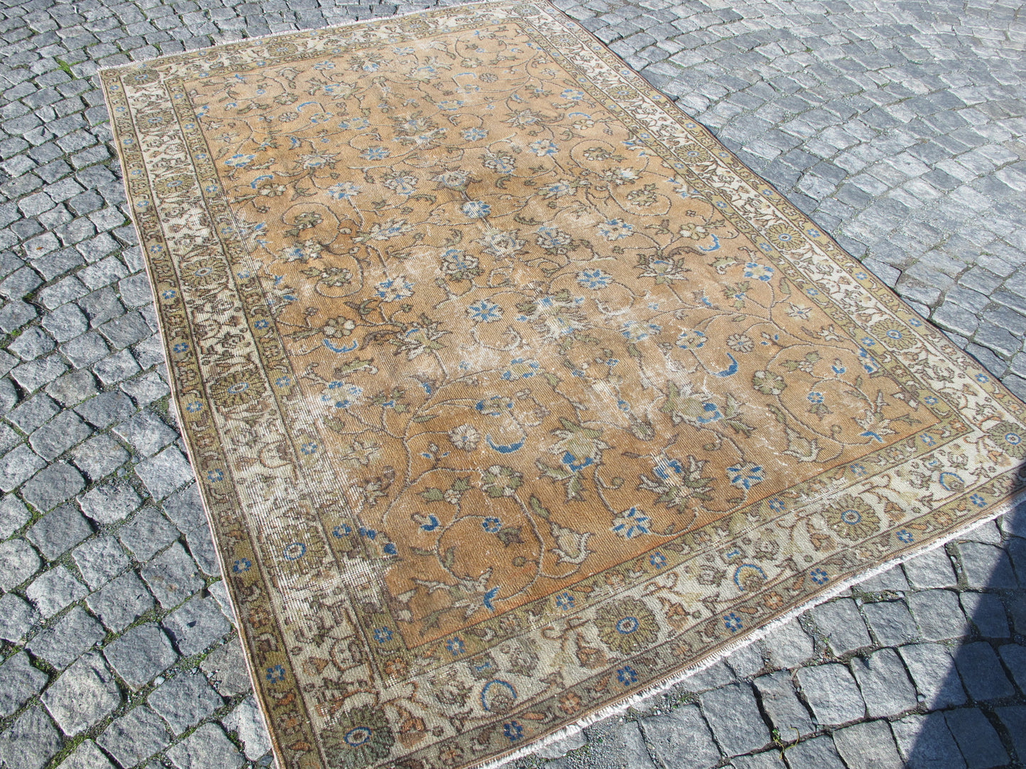 Vintage Traditional Distressed Oushak Rug - Floral - 5'2'' x 8'1'' (160x247cm) - 1960s