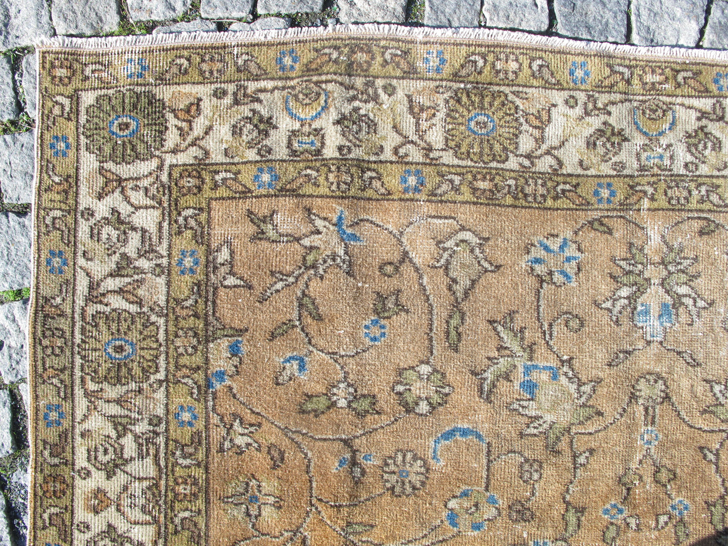 Vintage Traditional Distressed Oushak Rug - Floral - 5'2'' x 8'1'' (160x247cm) - 1960s