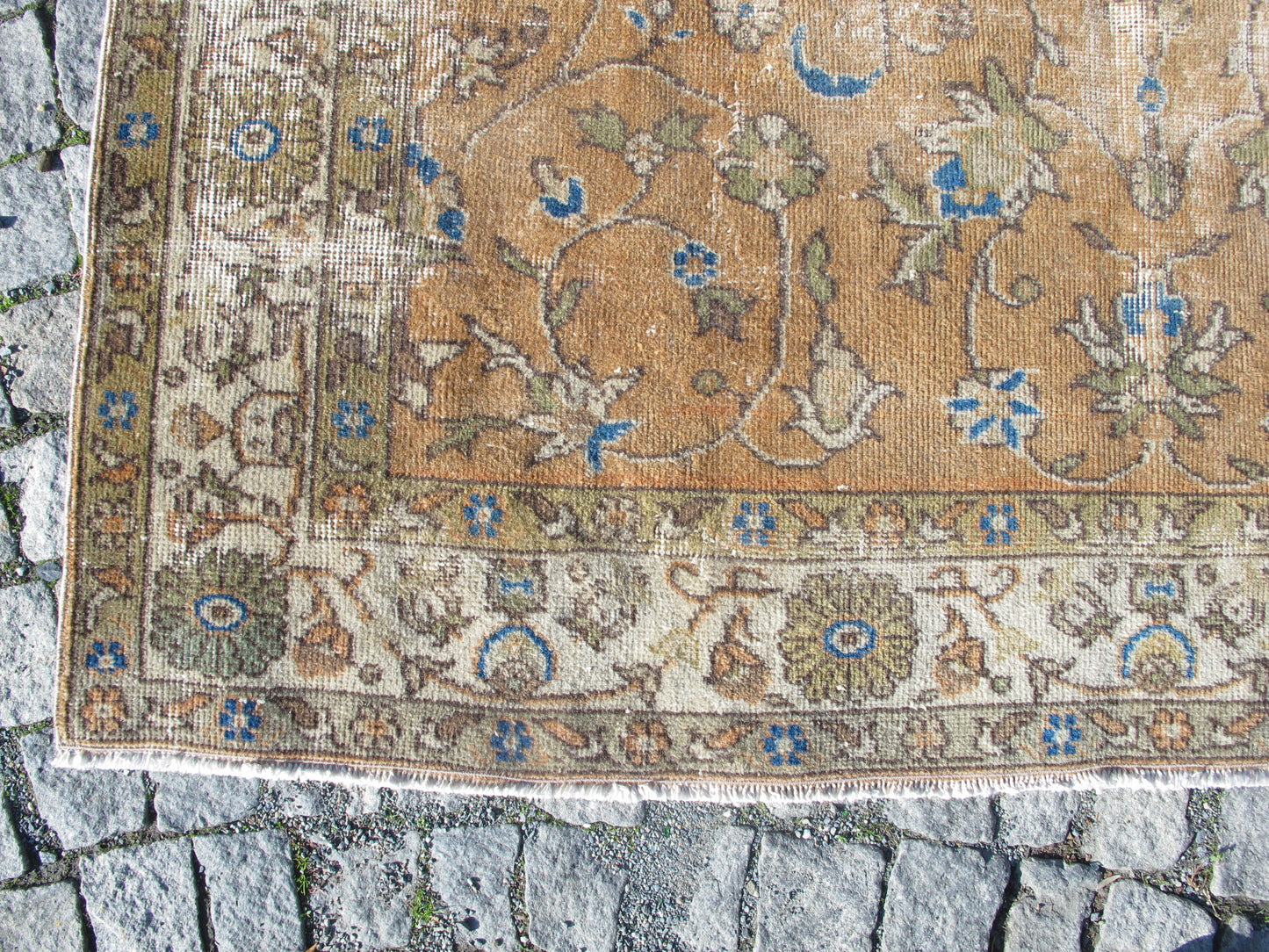 Vintage Traditional Distressed Oushak Rug - Floral - 5'2'' x 8'1'' (160x247cm) - 1960s
