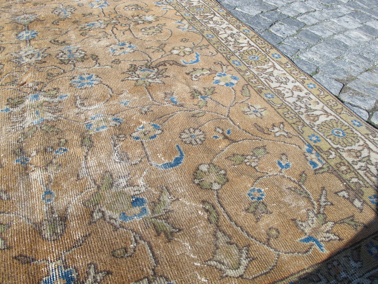 Vintage Traditional Distressed Oushak Rug - Floral - 5'2'' x 8'1'' (160x247cm) - 1960s