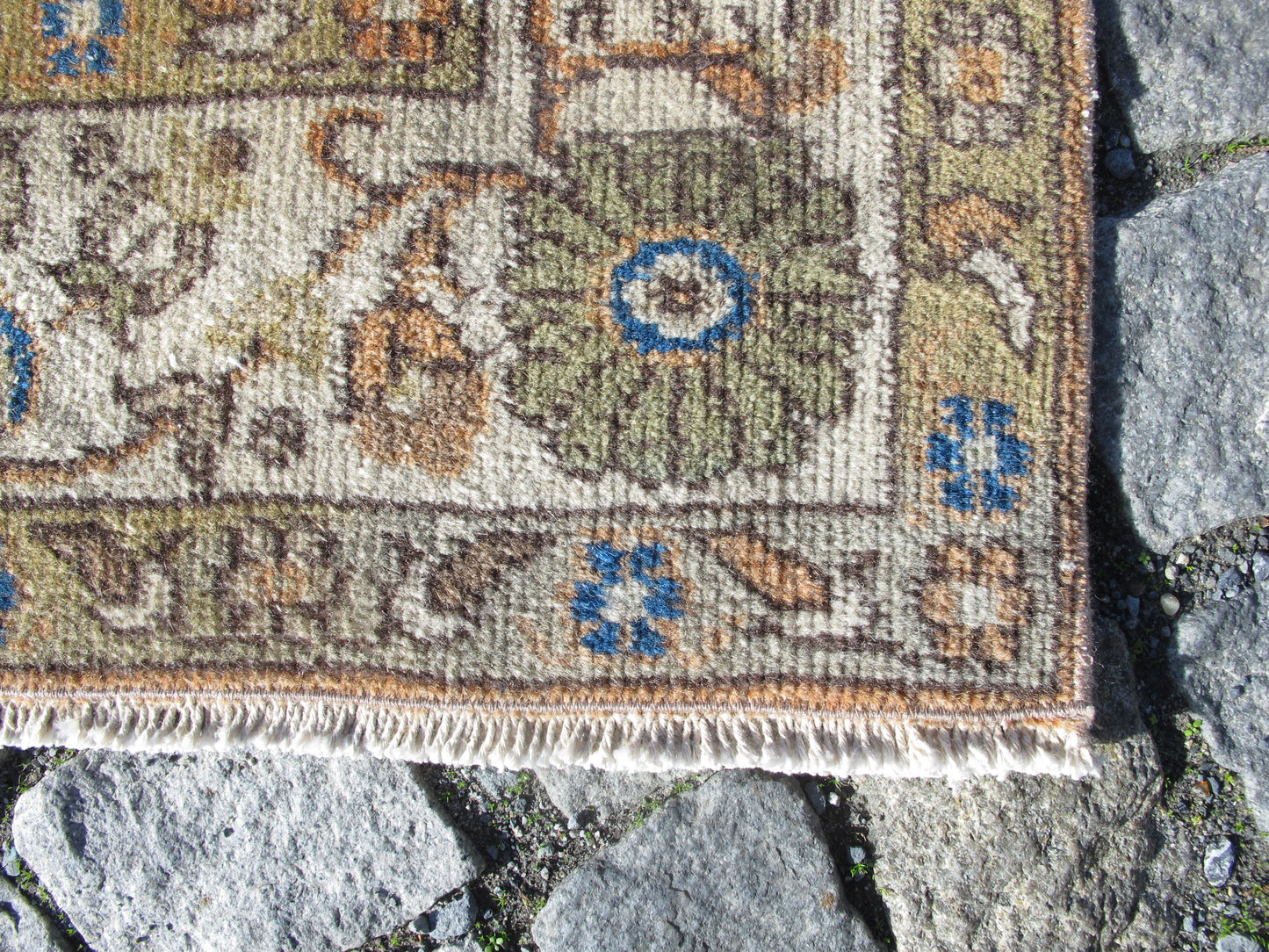 Vintage Traditional Distressed Oushak Rug - Floral - 5'2'' x 8'1'' (160x247cm) - 1960s