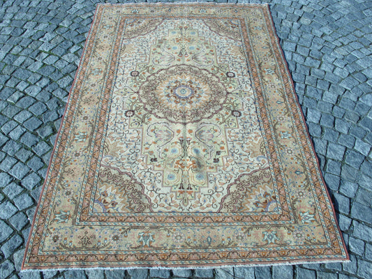 “Semi-antique handmade Rug with muted floral Oriental design in wool, 4.6x6.9 ft.”